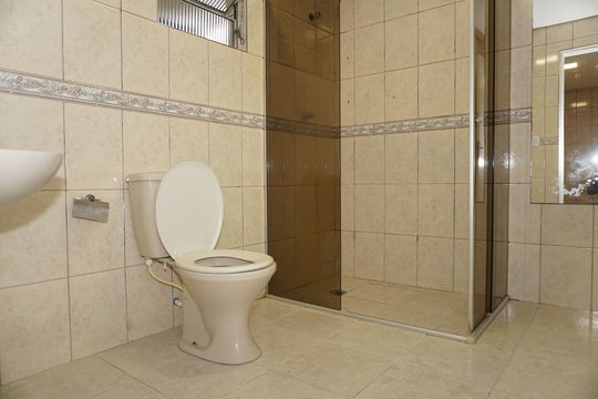 Banheiro de casa para alugar com 1 quarto, 45m² em Jardim Sao Luiz, Embu das Artes