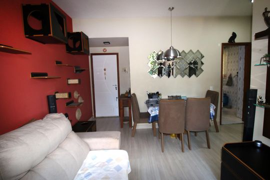 Sala de apartamento à venda com 2 quartos, 65m² em Brás de Pina, Rio de Janeiro