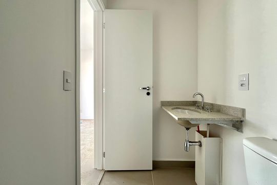 Banheiro de apartamento à venda com 2 quartos, 55m² em Santa Etelvina, São Paulo