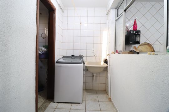 Área de Serviço de apartamento para alugar com 3 quartos, 104m² em Daniel Fonseca, Uberlândia