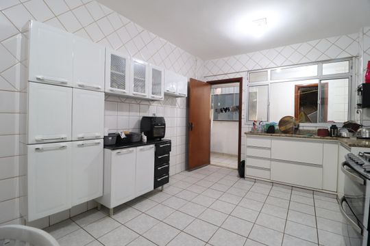Cozinha de apartamento para alugar com 3 quartos, 104m² em Daniel Fonseca, Uberlândia
