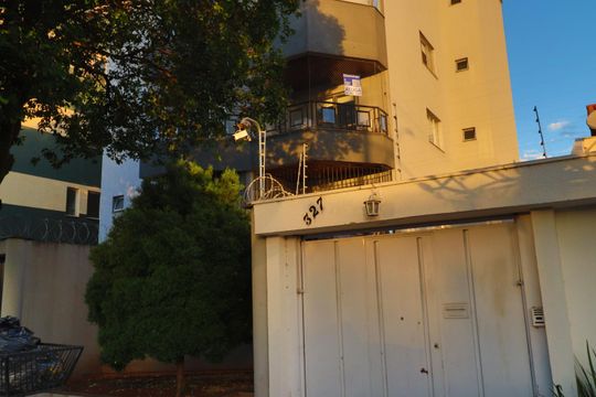 Plaquinha de apartamento para alugar com 3 quartos, 104m² em Daniel Fonseca, Uberlândia