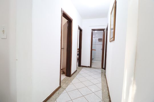 Corredor de apartamento para alugar com 3 quartos, 104m² em Daniel Fonseca, Uberlândia