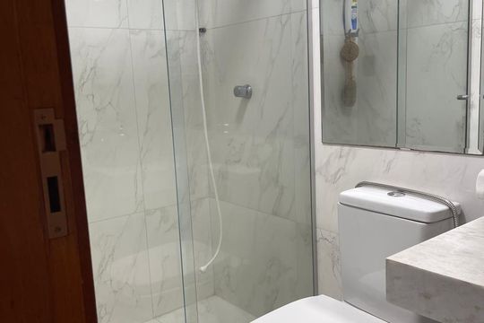 Banheiro de apartamento à venda com 3 quartos, 70m² em Residencial Eldorado, Goiânia