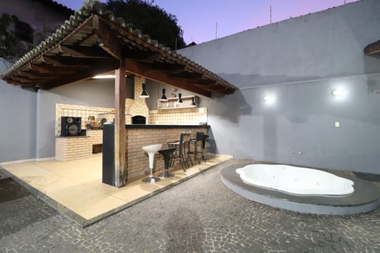 Varanda - Quintal de casa para alugar com 3 quartos, 180m² em Cidade Jardim, Uberlândia