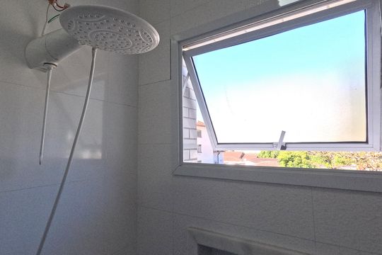 Banheiro do Quarto 3 - 3º Piso de casa para alugar com 3 quartos, 145m² em Marapé, Santos