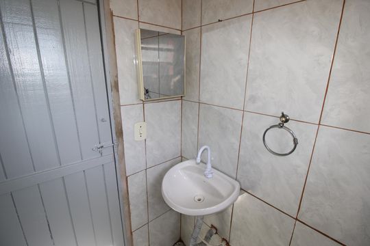Banheiro de casa para alugar com 2 quartos, 60m² em Parque Santa Rita, São Paulo