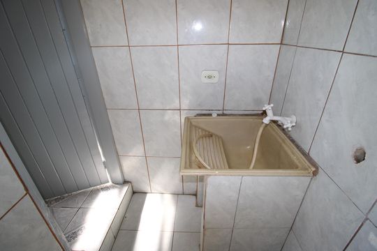 Cozinha e Área de Serviço de casa para alugar com 2 quartos, 60m² em Parque Santa Rita, São Paulo