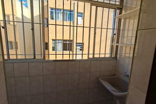 Área de serviço de apartamento para alugar com 2 quartos, 53m² em Jardim Aracare, Itaquaquecetuba