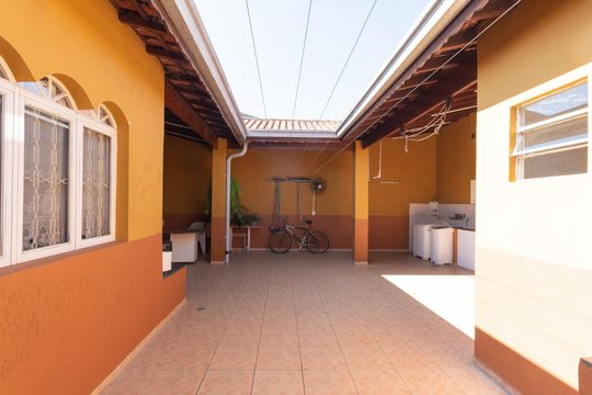 Quintal de casa à venda com 2 quartos, 127m² em Vila Perseu Leite de Barros, Campinas