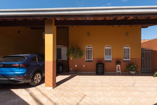 Garagem de casa à venda com 2 quartos, 127m² em Vila Perseu Leite de Barros, Campinas