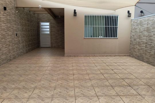 Área externa de casa à venda com 3 quartos, 140m² em Jardim D’abril, Osasco