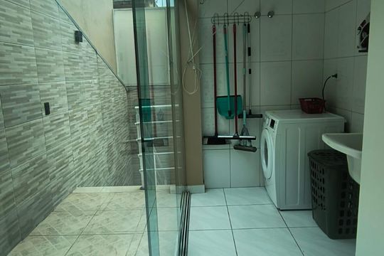 Área de serviço de casa à venda com 3 quartos, 140m² em Jardim D’abril, Osasco