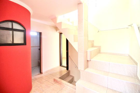 Área comum de casa para alugar com 3 quartos, 350m² em Conjunto Residencial José Bonifácio, São Paulo