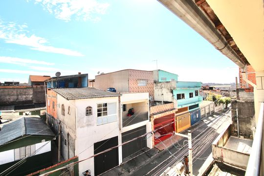 Vista do quintal de casa para alugar com 3 quartos, 350m² em Conjunto Residencial José Bonifácio, São Paulo