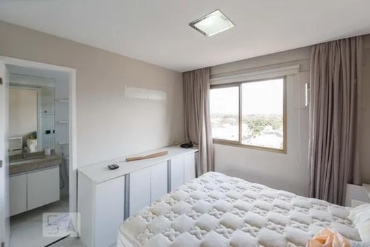 Quarto de apartamento para alugar com 2 quartos, 70m² em Recreio dos Bandeirantes, Rio de Janeiro