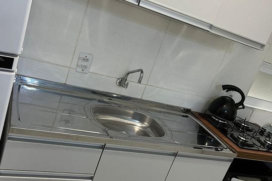 Cozinha de apartamento para alugar com 2 quartos, 56m² em Menino Deus, Porto Alegre