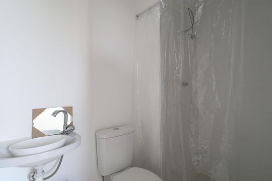 Banheiro  de apartamento para alugar com 2 quartos, 34m² em Várzea da Barra Funda, São Paulo