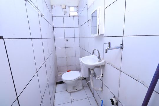 Banheiro de apartamento para alugar com 2 quartos, 40m² em Lapinha, Salvador