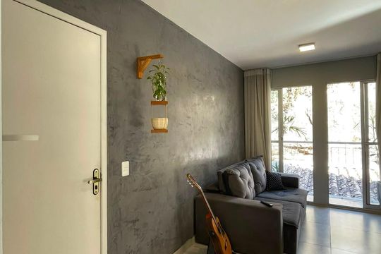 Sala de apartamento à venda com 2 quartos, 50m² em João Pinheiro, Belo Horizonte