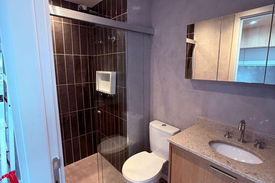 Banheiro de kitnet/studio para alugar com 1 quarto, 33m² em Vila Mariana, São Paulo