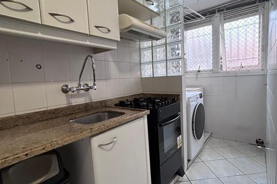 Cozinha de apartamento à venda com 2 quartos, 65m² em Mont’Serrat, Porto Alegre