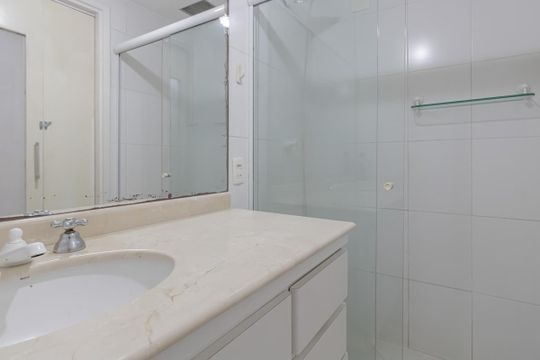Banheiro da Suíte de apartamento à venda com 2 quartos, 82m² em Vila Olímpia, São Paulo