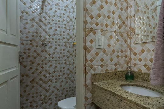 Banheiro de serviço de casa à venda com 2 quartos, 150m² em Paulicéia, São Bernardo do Campo