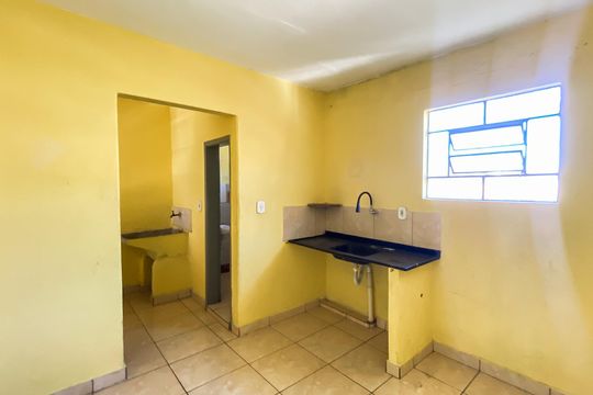 Cozinha de casa para alugar com 1 quarto, 42m² em Parque Boturussu, São Paulo