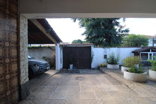 Garagem de casa à venda com 3 quartos, 140m² em Anil, Rio de Janeiro