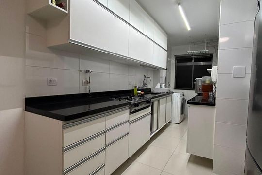 Cozinha de apartamento para alugar com 2 quartos, 55m² em Parque Imperial, São Paulo