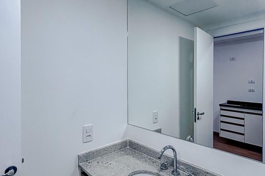 Banheiro de kitnet/studio para alugar com 1 quarto, 27m² em Vila Zilda, São Paulo