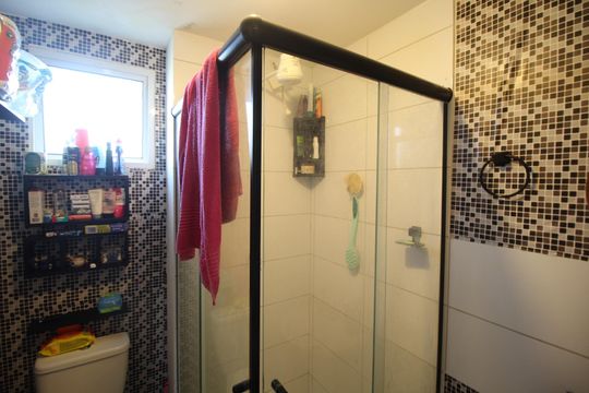 Banheiro de apartamento para alugar com 2 quartos, 39m² em Parque Santa Fé, Porto Alegre