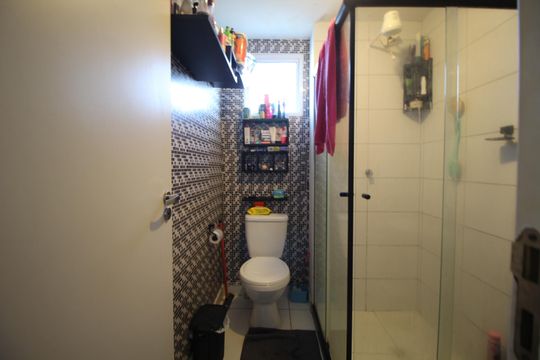 Banheiro de apartamento para alugar com 2 quartos, 39m² em Parque Santa Fé, Porto Alegre