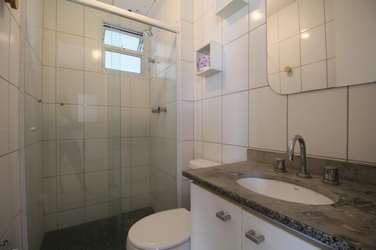 Banheiro de apartamento à venda com 3 quartos, 67m² em Vila Suzana, São Paulo
