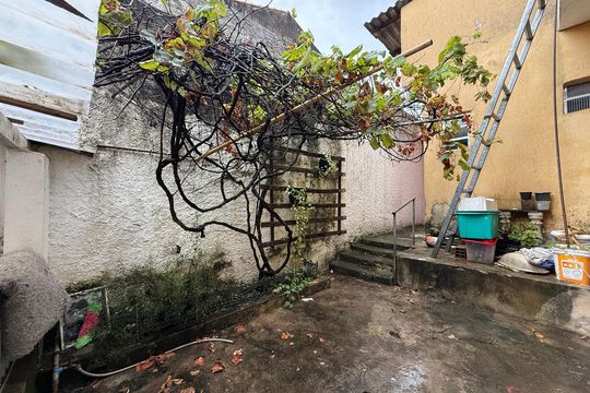 Quintal  de casa à venda com 2 quartos, 250m² em Jardim Valeria, Guarulhos