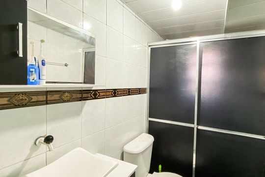 Banheiro casa 1 de casa à venda com 6 quartos, 120m² em Vila Uniao (zona Leste), São Paulo