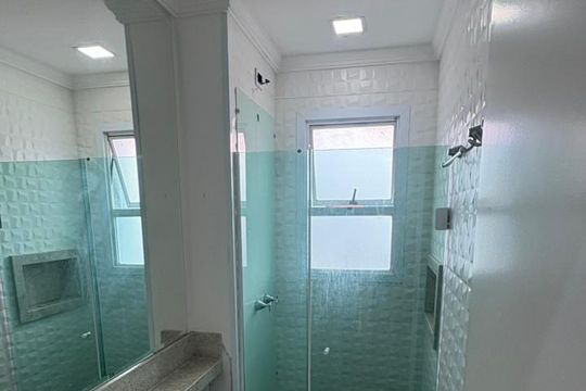 Banheiro de apartamento à venda com 2 quartos, 57m² em Parque Viana, Barueri