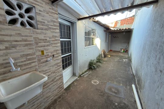 Quintal de casa à venda com 3 quartos, 50m² em Qnl 24, Brasília