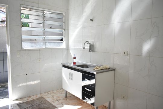 Cozinha de apartamento para alugar com 1 quarto, 45m² em Vila da Saúde, São Paulo