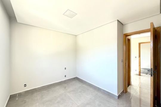 Quarto 3 de casa para alugar com 3 quartos, 140m² em Califórnia, Belo Horizonte