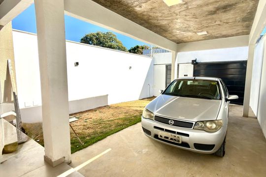 Garagem de casa para alugar com 3 quartos, 140m² em Califórnia, Belo Horizonte