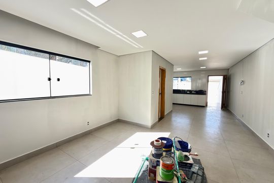 Sala de casa para alugar com 3 quartos, 140m² em Califórnia, Belo Horizonte