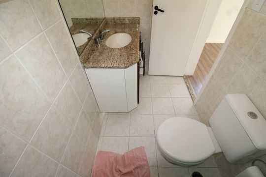 Banheiro de apartamento para alugar com 2 quartos, 62m² em Parada Inglesa, São Paulo