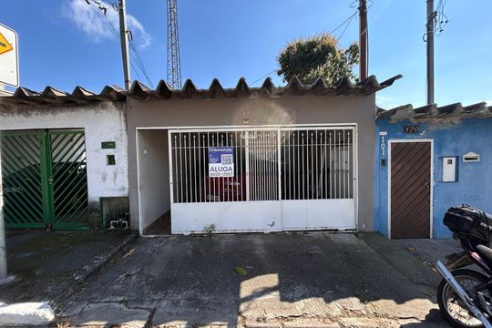 Fachada de casa para alugar com 2 quartos, 150m² em Jardim Pedreira, São Paulo
