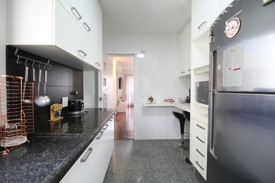 Cozinha - Armários de apartamento para alugar com 4 quartos, 150m² em Vila Andrade, São Paulo