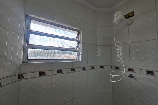 Banheiro de apartamento à venda com 1 quarto, 48m² em Vila Sao Vicente, São Paulo