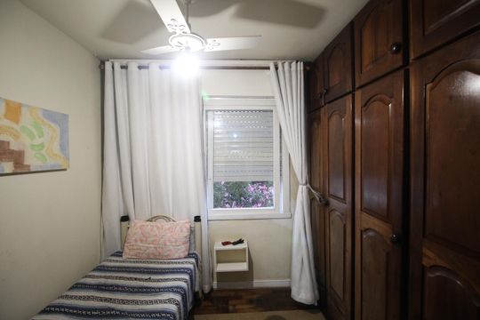 Quarto 2 de apartamento para alugar com 2 quartos, 50m² em Jardim Dona Leopoldina, Porto Alegre