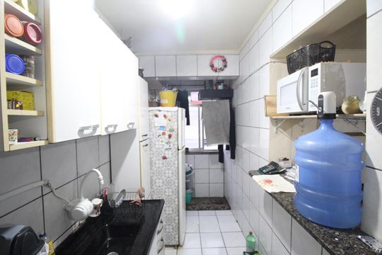 Cozinha de apartamento para alugar com 2 quartos, 50m² em Jardim Dona Leopoldina, Porto Alegre