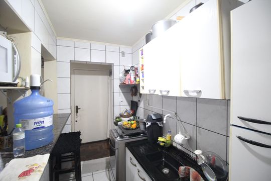 Cozinha de apartamento para alugar com 2 quartos, 50m² em Jardim Dona Leopoldina, Porto Alegre